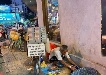 GIA ĐÌNH NHÀ CÚN GIÀU NHẤT SÀI GÒN
Tụi con giàu nhất Sài Gòn bởi tình thương cao...