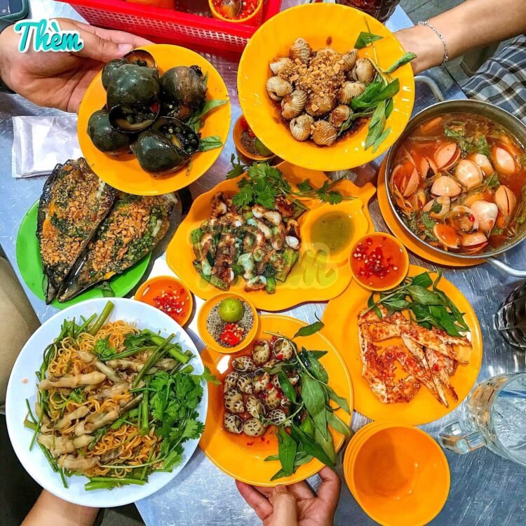 Luôn đông khách - Hàng Ốc không menu với cách Order độc lạ không giống ai

Đi qu...