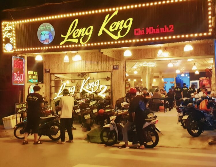 Bún Đậu xịn xò, có bãi đậu Xe hơi luôn nha Quý zị ơi!!!
Bún Đậu Leng Keng 289-29...