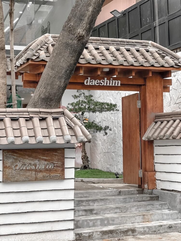 Chiếc quán cafe style Hàn Xẻng cực xinh giữa Sài Gòn 

Quán được thiết kế theo k...