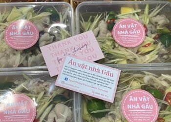 Hnay em lại có mẻ mới đây các bác ơiiiii

CHÂN GÀ RÚT XƯƠNG siêu ngonnn 

 Hộp n...