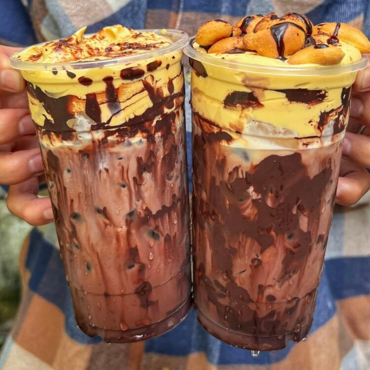CACAO SỮA TƯƠI KEM TRỨNG BÁNH GẤU 

Nhìn vào lớp kem thôi đã đủ mlemmm rồi. Sự s...