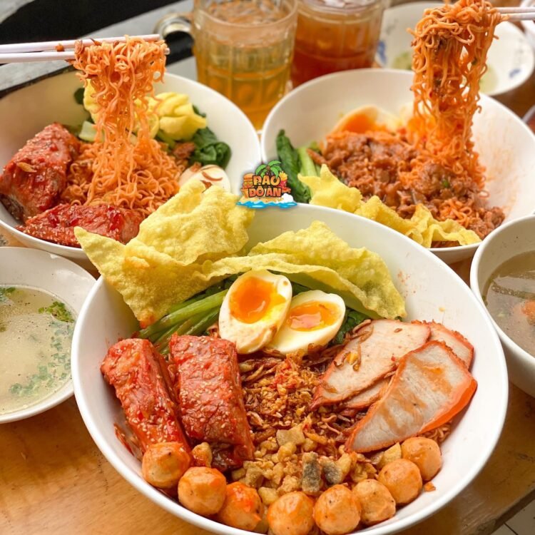 GHÉ QUÁN MÌ QUẬN 1 NGẮM VIEW BAN CÔNG SIÊU CHILL
 Mr. Mì 
 63 Pasteur, phường Bế...