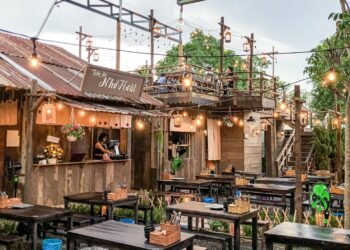 CÓ MỘT TIỆM ĐỒ NƯỚNG MANG KHÔNG KHÍ ĐÀ LẠT VỀ SÀI GÒN .

Giờ mà thèm Đà Lạt quá ...