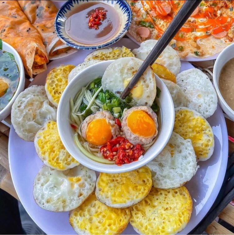 Đà Lạt Bên Hông Sài Gòn
Lâu rồi không đi Đà Lạt thèm bánh căn ghê, đồ ăn đây g...