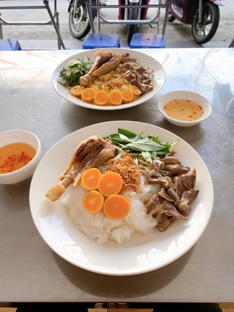 BÁNH ƯỚT LÒNG GÀ CHO NGÀY NHỚ ĐÀ LẠT

Bánh ướt lòng gà Chờ Chút
Địa chỉ: 19, Đặn...