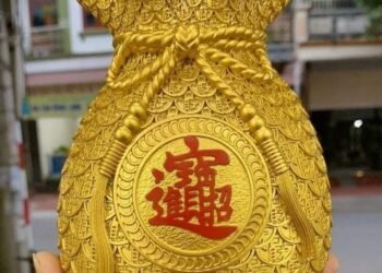 Bình hoa túi tiền - thu hút tài lộc 
 Em về lại bình hoa giá siêu rẻ
 Giá lẻ = G...