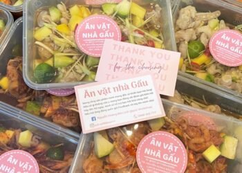 Hnay em lại có mẻ mới đây các bác ơiiiii

CHÂN GÀ RÚT XƯƠNG siêu ngonnn 

 Hộp n...