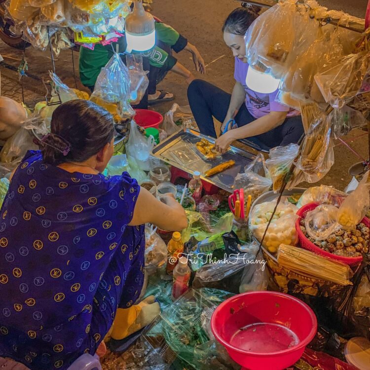 Ủng hộ gánh bánh tráng cực mlem ở công viên 23/9 

Mình biết gánh bánh tráng chỗ...