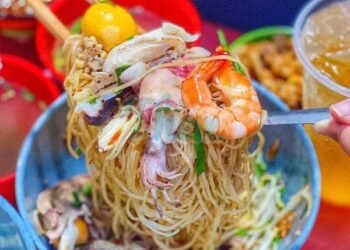 Chất lừ tô HỦ TIẾU GÕ TÁ LẢ tôm mực thịt đủ loại xịn xò hơn 20 năm lẫy lừng Quận...