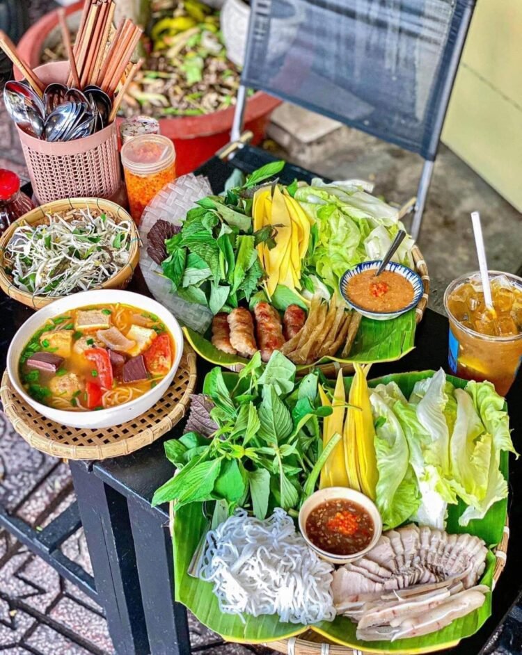 Nem Nướng Cô Đài - Đơn Dương
Đi Ăn Chục Lần rồi mà thấy Cô làm cực quá , trúng...