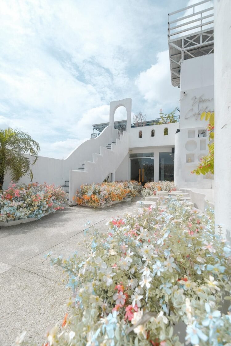 Vòm Coffee đã thay đổi diện mạo, bạn đã thử chưa?
 ----------
 Vòm Coffee
 251 T...