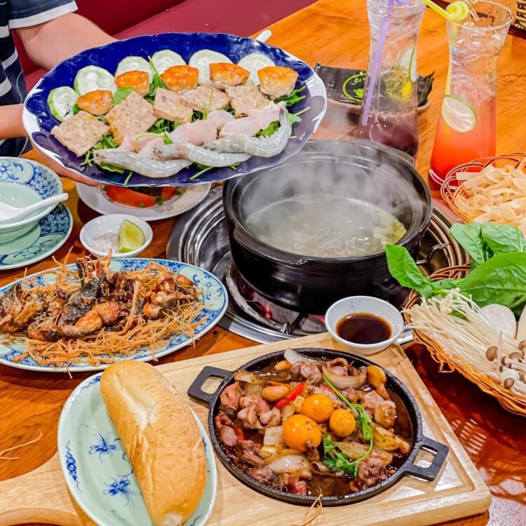 GHÉ TIỆM LẨU MẮM ĂN LẨU CUA ĐỒNG - ỦA

Quán này quá nổi tiếng với lẩu mắm rồi, l...