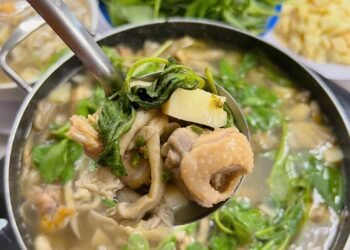 **ĂN XONG LÀ GHIỀN LẨU GÀ LÁ É TAO NGỘ NGAY TẠI SÀI GÒN**

** LẨU GÀ LÁ É TAO NG...