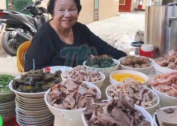 Gần 50 năm "không ngủ"- CHÁO SƯỜN XUYÊN ĐÊM topping siêu chất ngất ở Sài Gòn

Nó...