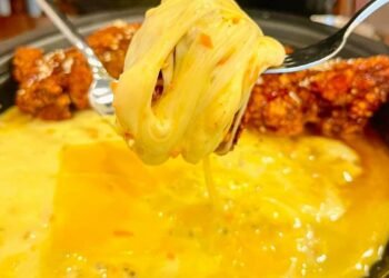 PHÁ ĐẢO "CHẢO GÀ CAY PHÔ MAI" THẦN THÁNH VẠN NGƯỜI MÊ 

Kokoria 
106 Lê Văn Duyệ...