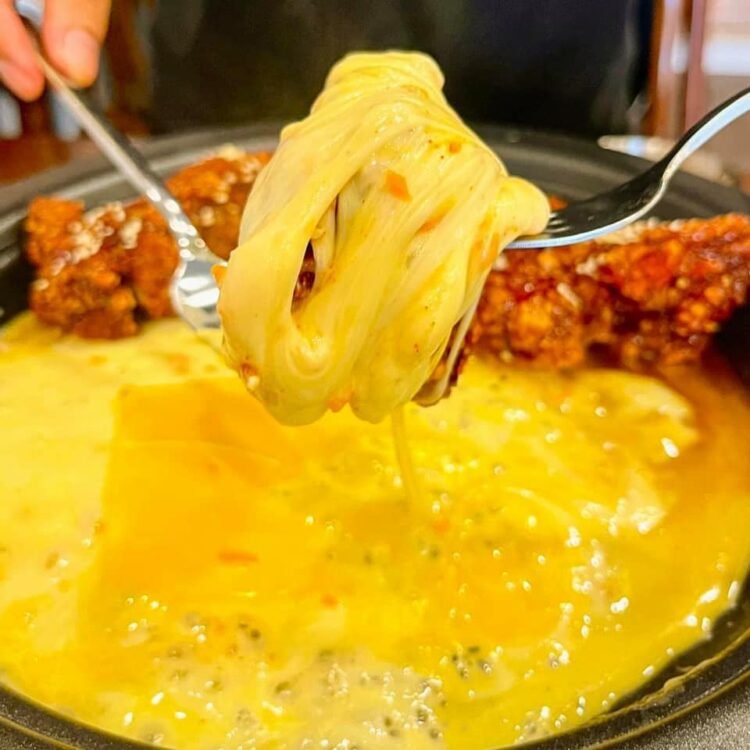 PHÁ ĐẢO "CHẢO GÀ CAY PHÔ MAI" THẦN THÁNH VẠN NGƯỜI MÊ 

Kokoria 
106 Lê Văn Duyệ...