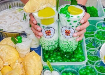 DỪA NƯỚC DẦM BƠ RIÊNG NGUYÊN MÚI 

Quán chịu khó ra món mới liên tục liên tục, v...