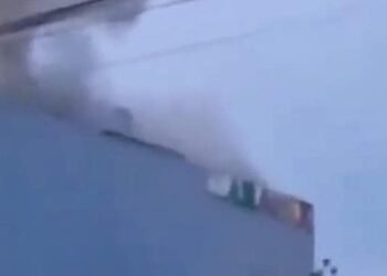 NÓNG: LỬA VÀ KHÓI ĐANG BỐC NGÙN NGỤT TẠI QUÁN KARAOKE Ở ĐỒNG NAI

Theo thông tin...