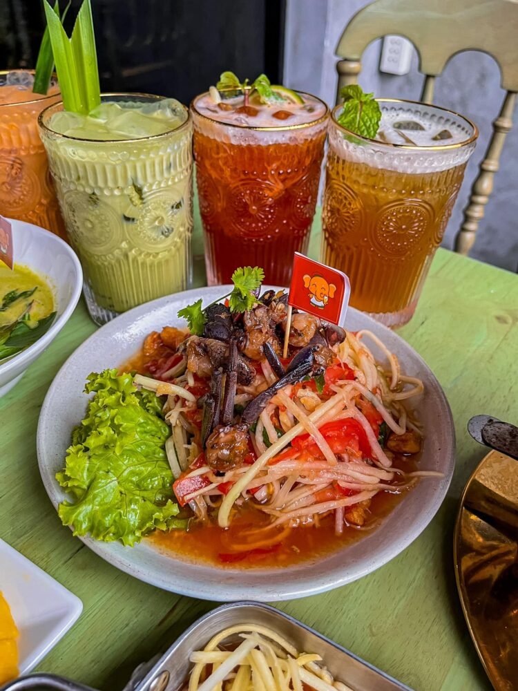 ĂN SẬP QUÁN THÁI NGON NGẤT NGÂY Ở Q1
Chill Thái
163 Cô Giang, P Cô Giang Q1
1...