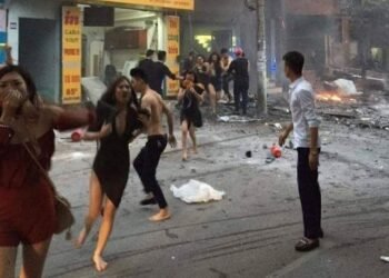 - Rút kinh nghiệm, sau vụ cháy quán Karaoke hôm qua. Khuyến cáo tất cả anh chị ...