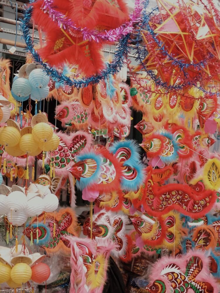 Rì viu phố lồng đèn đường Lương Nhữ Học quận 5 ... tầm 4h giờ các cửa hàng bày b...