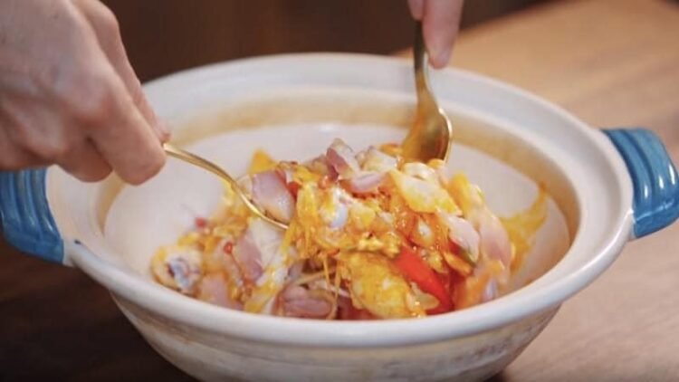 Cách nấu mì quảng gà ngon đậm đà đúng vị miền Trung

Mì quảng gà là một món ăn b...