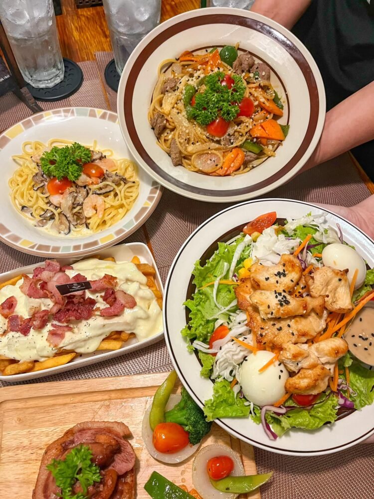 Dẫn “em gái mưa” đi ăn mà gặp cái cảnh không biết là hên hay xui

Mr. SaiGon - K...