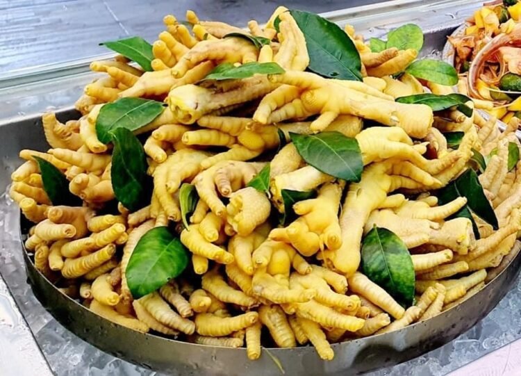 Hấp dẫn xe chân gà hấp, chân gà rút xương sốt Thái nhìn thôi là "tê tái” ngay Qu...