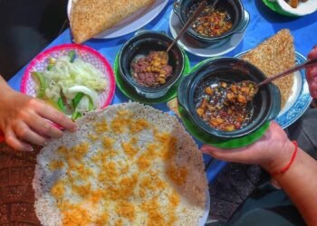 Tự nhiên thèm CƠM CHÁY KHO QUẸT quá trời 
•••
Hơn 9H tối, nổi cơn thèm cái nồi k...