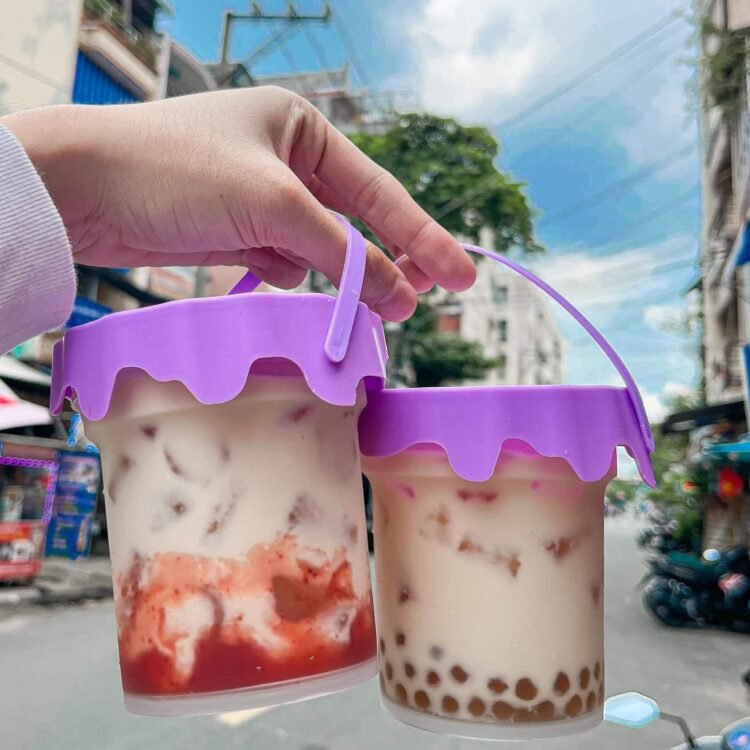 Quán trà sữa yêu thích của mình mới ra Trà Sữa Xô xinh quớ
Thiệt luôn , ai thí...