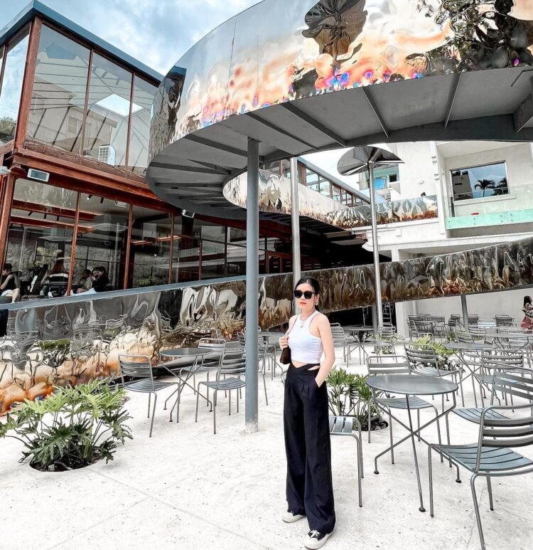 De La Sól 
244 Pasteur , F. Võ Thị Sáu , Q.3
 9:00 - 24:00 
 Từ 60 xu 
 Cre: Ng...