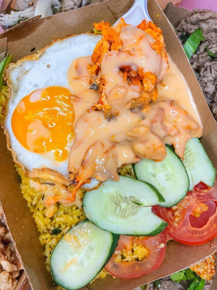 BẤT NGỜ SUẤT CƠM CUA ĐẪM SỐT PHOMAI NGON ĐỘC NHẤT LÒNG TUIII
Kơm Kon Kua: 5...