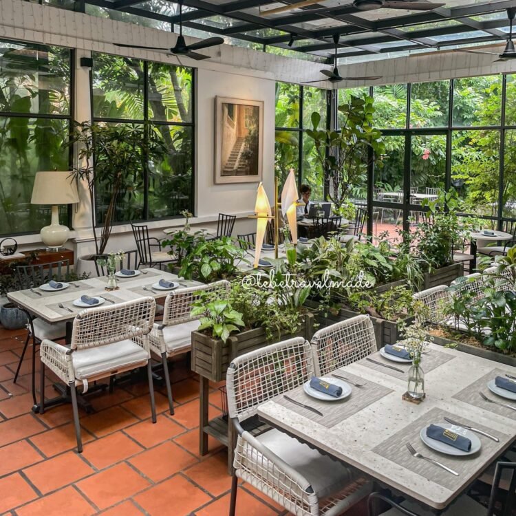 BIỆT THỰ CỔ NẰM TRONG VƯỜN CỔ TÍCH CỰC THƠ
——————
Lavelle Library
7:00 - 22:00...