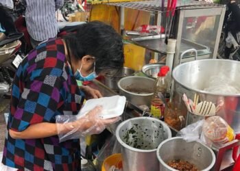 GHÉ ỦNG HỘ XÔI BÀ CỤ GÓC ĐƯỜNG TẢN ĐÀ - NGUYỄN TRÃI

Hộp xôi nhìn vậy chứ có cục...