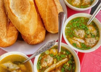Nếu ai đã mê món bánh mì xíu mại Đà Lạt thì đừng nên bỏ qua quán này nhé … vị kh...