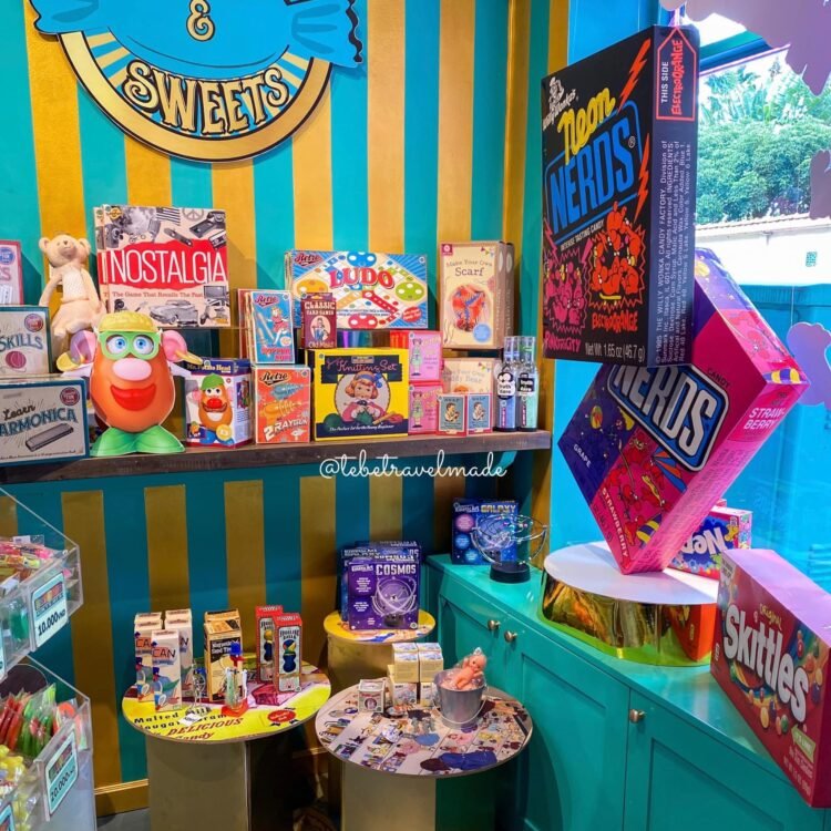 MỘT CỬA HÀNG KẸO NGỌT SIÊU ĐỘC ĐÁO CHO DỊP HALLOWEEN 
——————————
 Treats & Sweet...