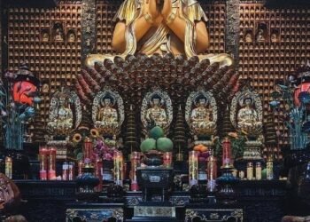 Một ngôi chùa nhất định phải ghé ở Sài Gòn.

Chùa Vạn Phật 

Chùa đẹp, thanh tị...