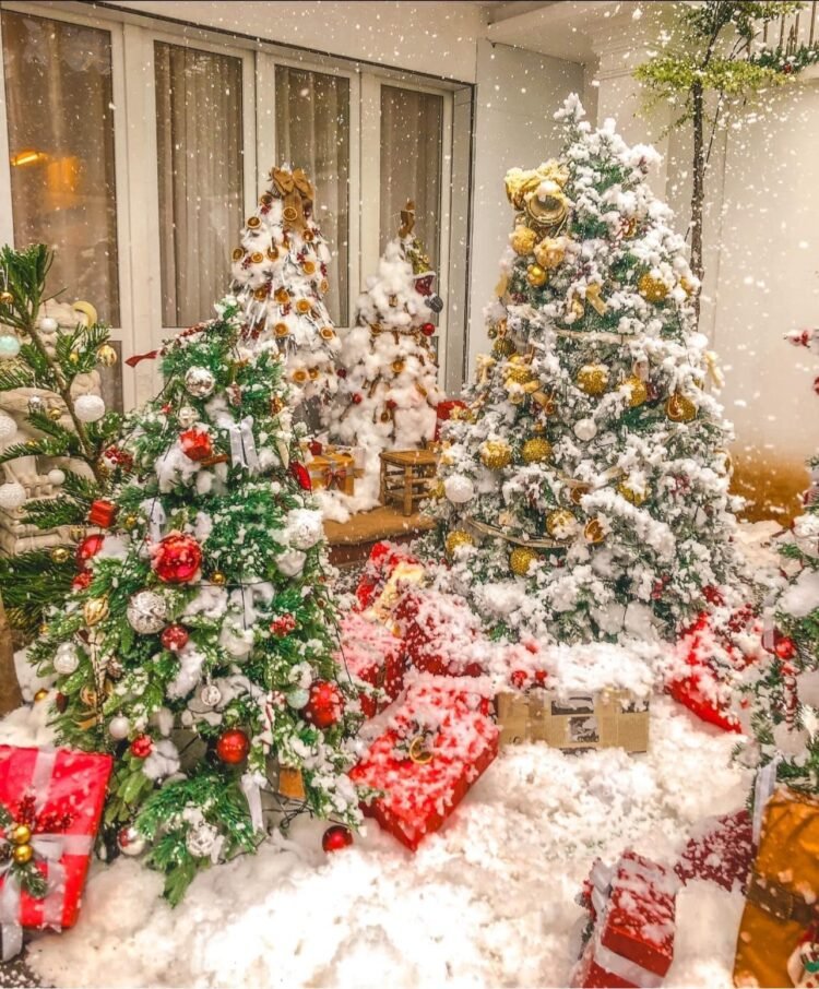 QUÁN CÀ PHÊ KHÔNG CHỈ CÓ CONCEPT NOEL MÀ CÒN ĐẦU TƯ HẲN MÁY PHUN TUYẾT CỰC XỊN T...