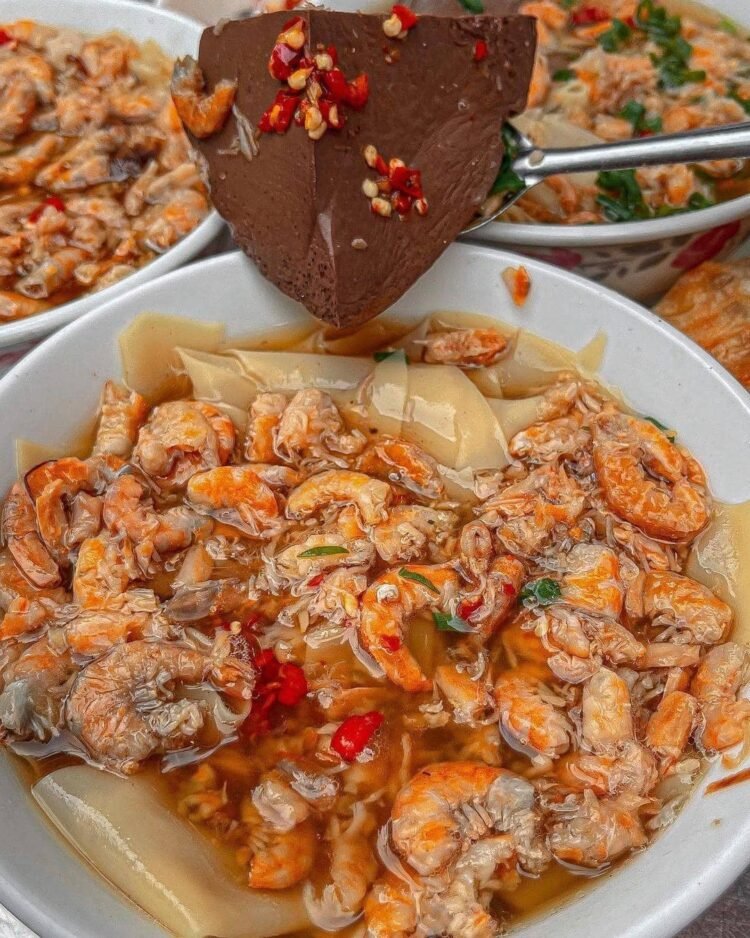 Hoành Thánh Lá Tôm Khô 

Hoành thánh lá là món ăn gắn liền với tuổi thơ của mình...