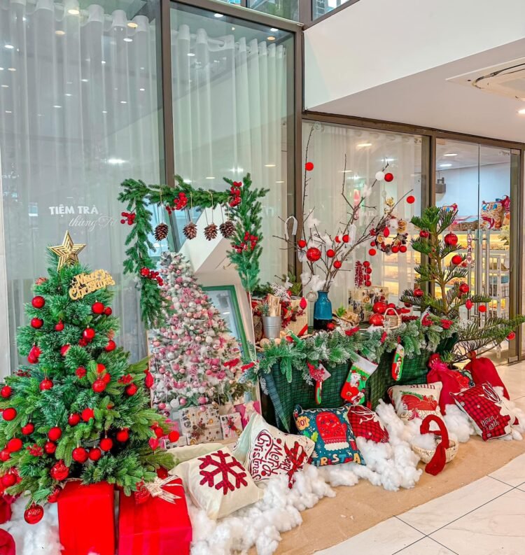 SỐNG ẢO NOEL SỚM ĐI CÁC CHỊ EM TỤI MÌNH 

Thấy noel là nôn tới tết ghê dị, mà ho...