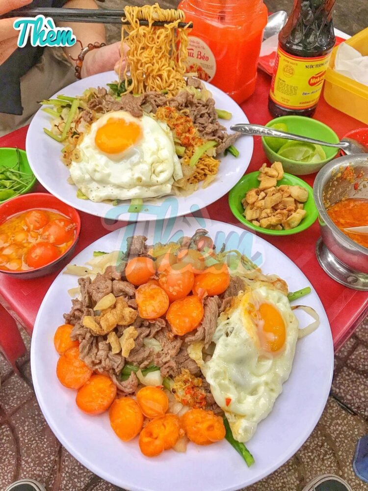 Bụng đói làm ngay đĩa Mì Xào Bò Trứng Non bán đến 3h sáng nổi tiếng ở Ga Sài Gòn...