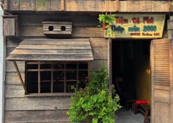 QUÁN CAFE HOÀI CỔ NÉP MÌNH YÊN TĨNH GIỮA Q10  

Có dịp lên Q10 thì mn nhớ ghé Th...