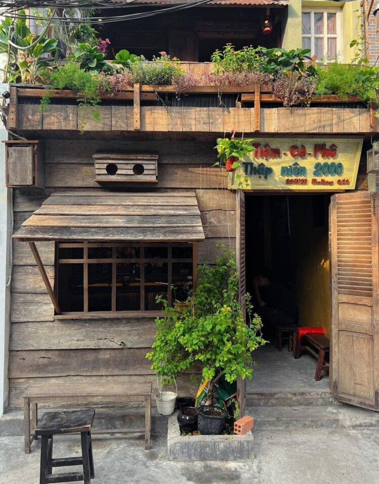 QUÁN CAFE HOÀI CỔ NÉP MÌNH YÊN TĨNH GIỮA Q10  

Có dịp lên Q10 thì mn nhớ ghé Th...