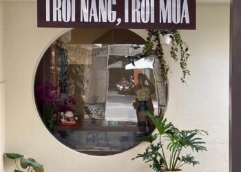 SÀI GÒN HAI MÙA TRỜI NẮNG TRỜI MƯA

Một quán cafe nép mình trong con hẻm nhỏ yên...