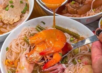 QUÁN BÚN THÁI “GUỘT” FULL TOPPING ĐA DẠNG CÁC LOẠI SỢI NGON

 Bún Thái Hongkong ...