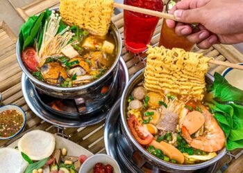 LẨU VỊT LỘN 1 NGƯỜI CHO NHỮNG NGÀY CHÁY VÍ 

1 phần lẩu 39xu tui gọi có mì + top...