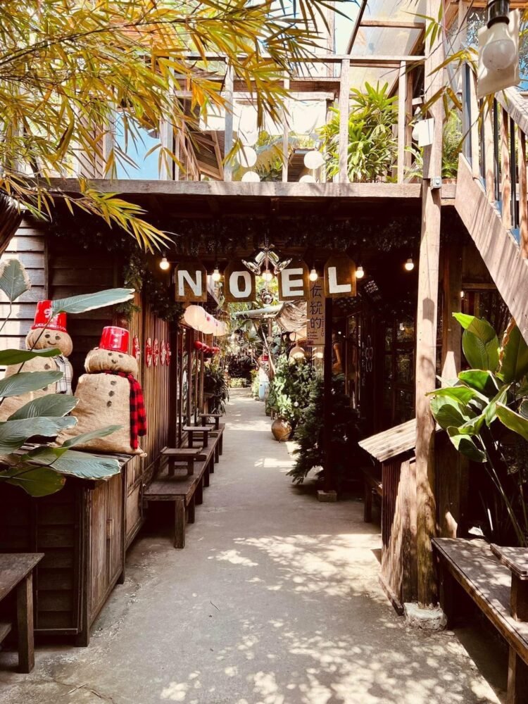 Giáng sinh đã tràn ngập tại #hondacafe
 .
 .
 .
 .      HONDA CAFE - ホンダ kohi
 C...