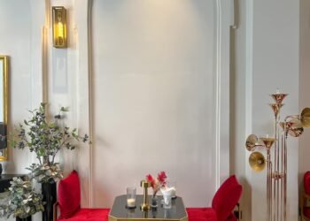 QUÁN CAFE TỰA LÂU ĐÀI CHÂU ÂU NGAY GIỮA QUẬN 4 
Vừa thấy trên Tóp Tóp là phải đi...