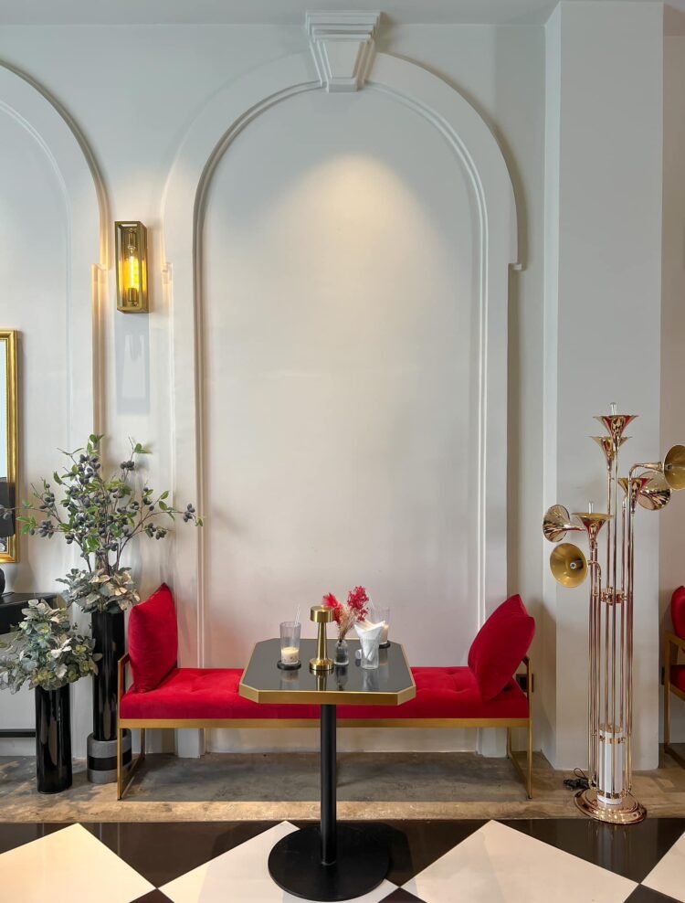 QUÁN CAFE TỰA LÂU ĐÀI CHÂU ÂU NGAY GIỮA QUẬN 4 
Vừa thấy trên Tóp Tóp là phải đi...